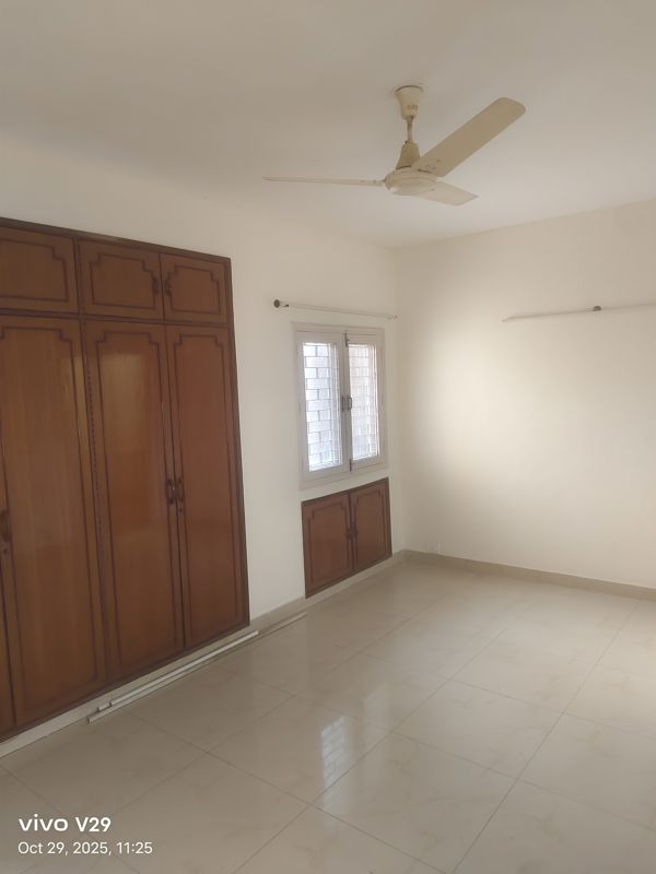 4 BHK + Servant Room 2750 Sq.Ft. Apartment in Unitech Heritage City