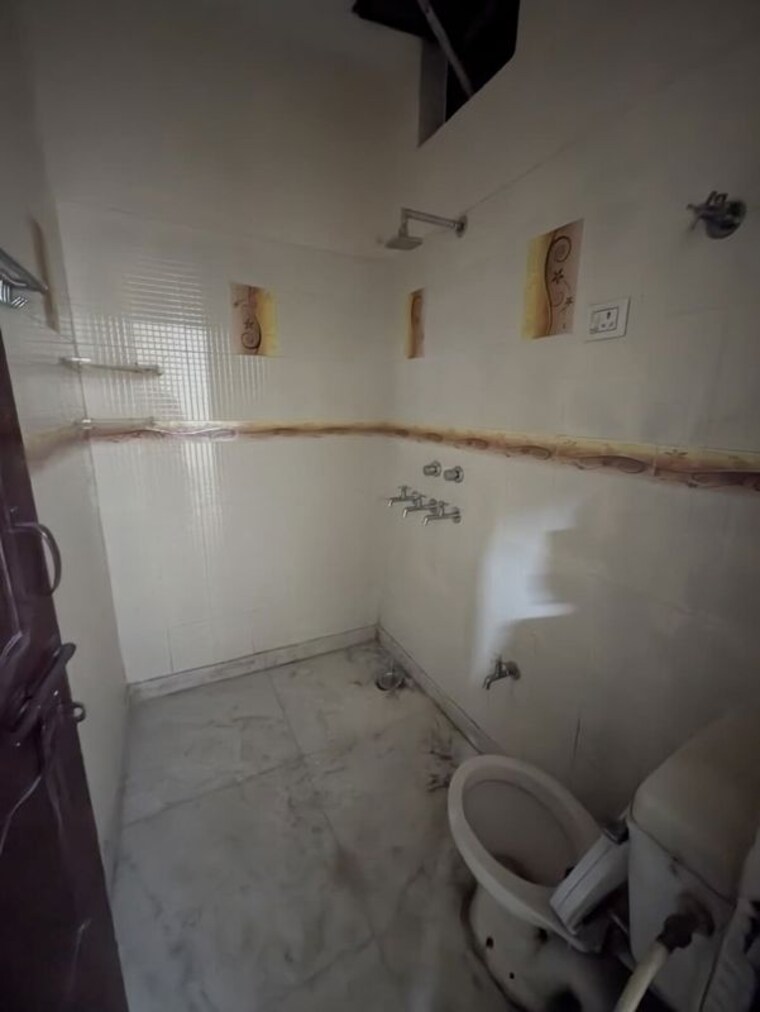 Bathroom, sector 23a 2 Bedroom 1000 Sq.Ft. Independent House In Sector 23a Gurgaon 9737606