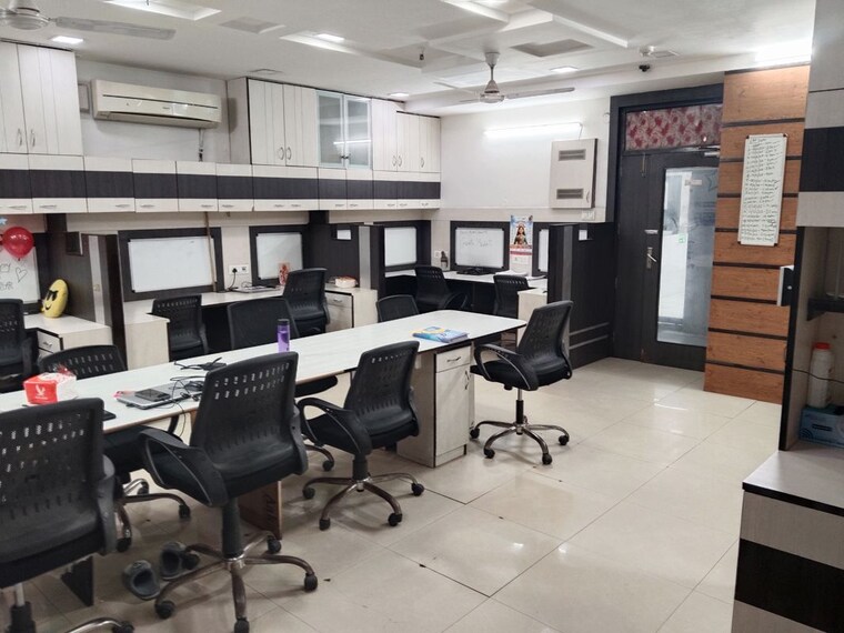Team Area, netaji subhash place Commercial Office Space 1235 Sq.Ft. In Netaji Subhash Place Delhi 9737609