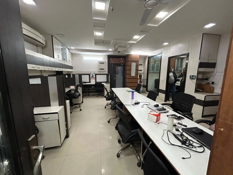 Team Area, netaji subhash place Commercial Office Space 1235 Sq.Ft. In Netaji Subhash Place Delhi 9737609