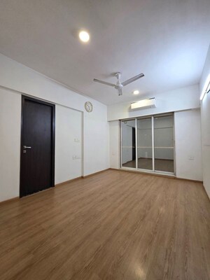 Room in 3 BHK Apartment at Godrej BKC, Bandra East – for Rent