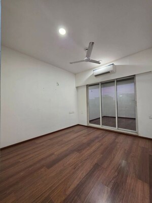 Room in 3 BHK Apartment at Godrej BKC, Bandra East – for Rent