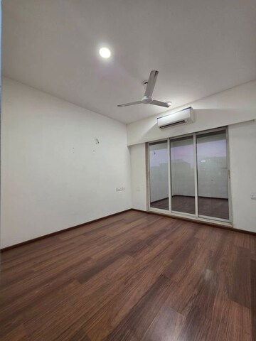 Room in 3 BHK Apartment at Godrej BKC, Bandra East – for Rent