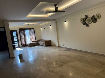 Room in 3 BHK Builder Floor at Sector 23a – for Rent