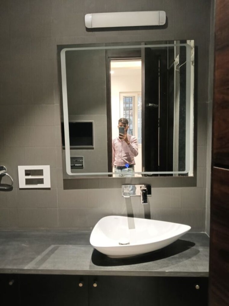 Bathroom, lajpat nagar iii 3 Bedroom 1800 Sq.Ft. Builder Floor In Lajpat Nagar Iii Delhi 9737635