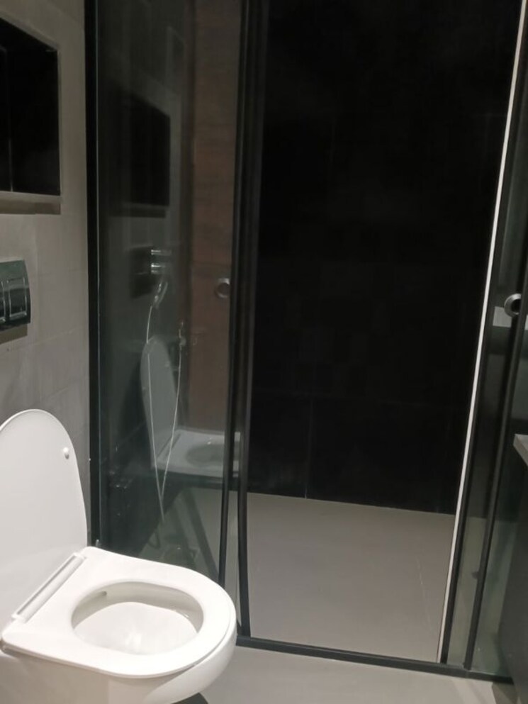 Bathroom, lajpat nagar iii 3 Bedroom 1800 Sq.Ft. Builder Floor In Lajpat Nagar Iii Delhi 9737635