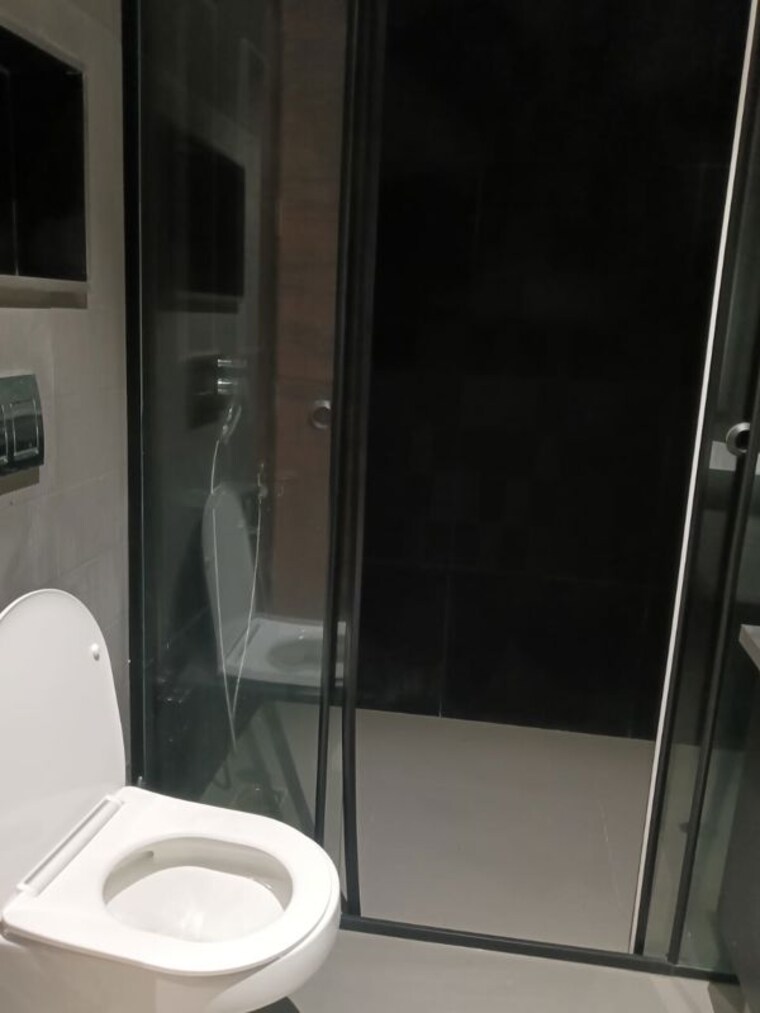 Bathroom, lajpat nagar iii 3 Bedroom 1800 Sq.Ft. Builder Floor In Lajpat Nagar Iii Delhi 9737635
