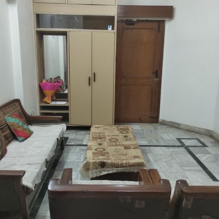 Living Room, sector 15 1 Bedroom 300 Sq.Yd. Builder Floor In Sector 15 Gurgaon 9737638