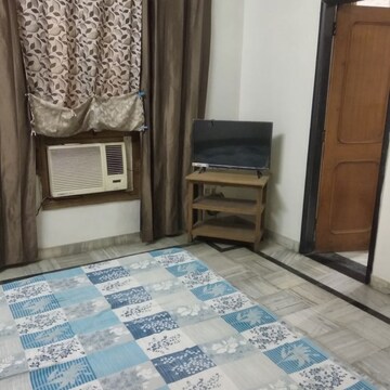 Bedroom in 1 BHK Builder Floor at Sector 15 – for Rent