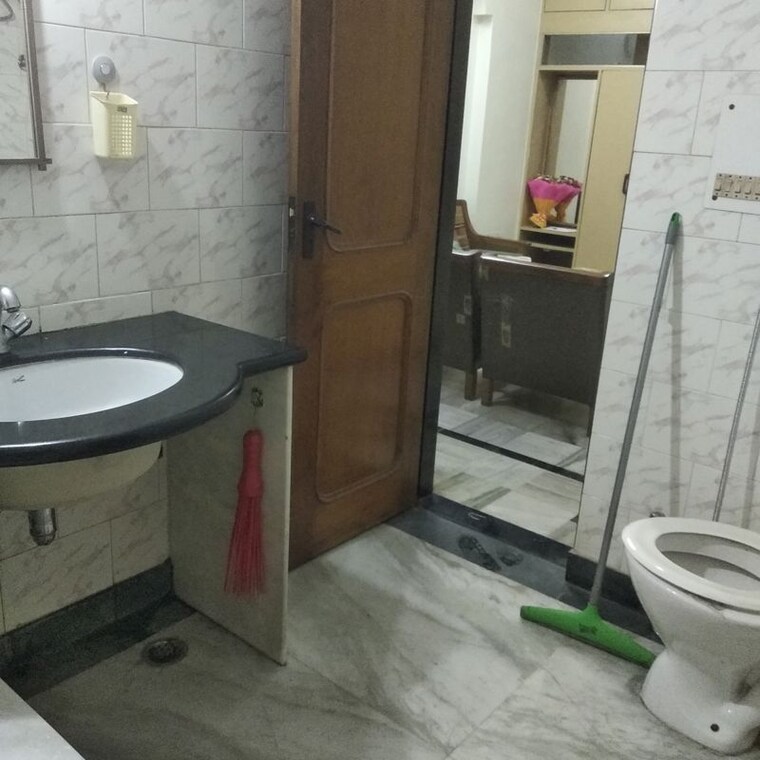 Bathroom, sector 15 1 Bedroom 300 Sq.Yd. Builder Floor In Sector 15 Gurgaon 9737638