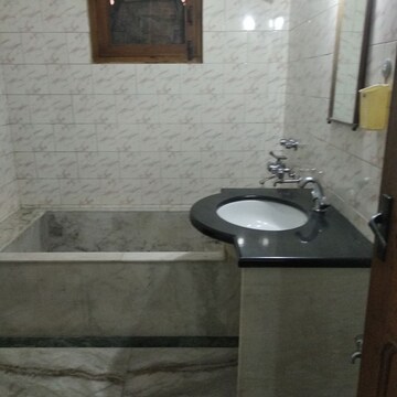 Bathroom in 1 BHK Builder Floor at Sector 15 – for Rent
