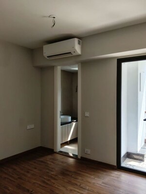 Room in 2 BHK Apartment at Signature Global City 63A, Sector 63a – for Rent