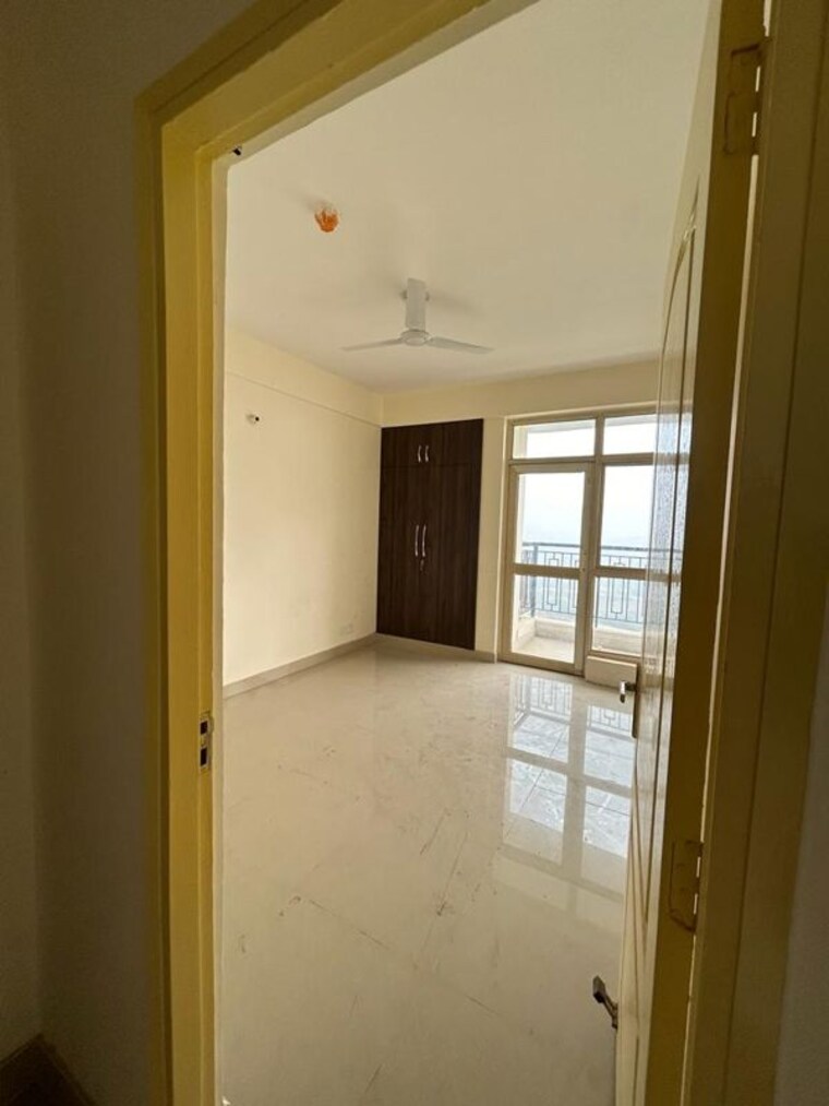 Room, gomti nagar 3 Bedroom 1750 Sq.Ft. Apartment In Gomti Nagar Lucknow 9737709