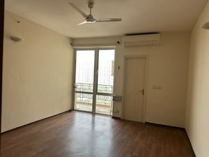 Room in 2 BHK Apartment at Signature Global Prime, Sector 63a – for Rent