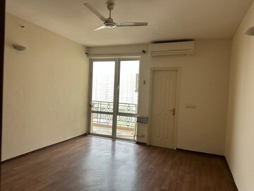 Room in 2 BHK Apartment at Signature Global Prime, Sector 63a – for Rent