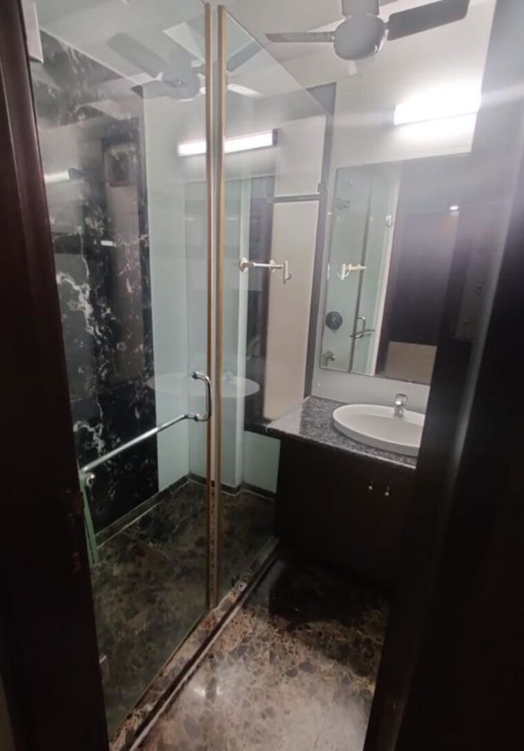 Bathroom, greater kailash 3 Bedroom 1800 Sq.Ft. Builder Floor In Greater Kailash Delhi 9737865