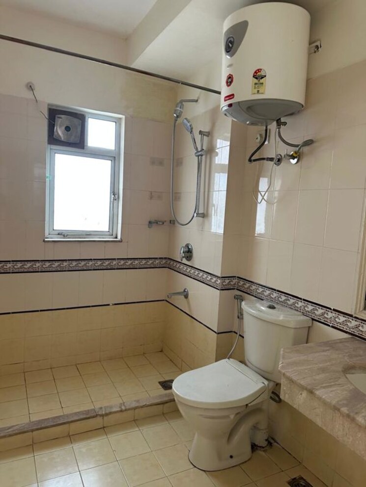Bathroom, dlf-westend-heights 4 Bedroom 2700 Sq.Ft. Apartment In Sector 53 Gurgaon 9737868
