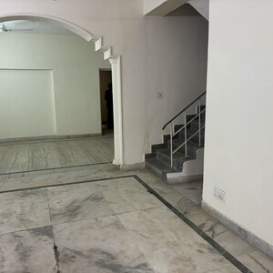 Room in 3.5 BHK Independent House at Rajat Vihar – for Rent