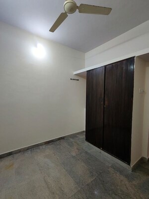 Room in 2 BHK Builder Floor at Hsr Layout Sector 3 – for Rent