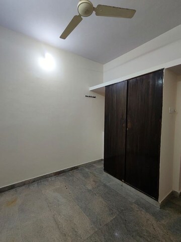 Room in 2 BHK Builder Floor at Hsr Layout Sector 3 – for Rent