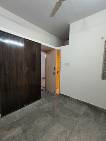 Room in 2 BHK Builder Floor at Hsr Layout Sector 3 – for Rent