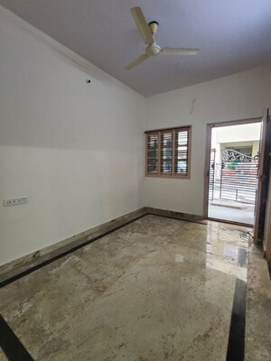 Room in 2 BHK Builder Floor at Hsr Layout Sector 3 – for Rent