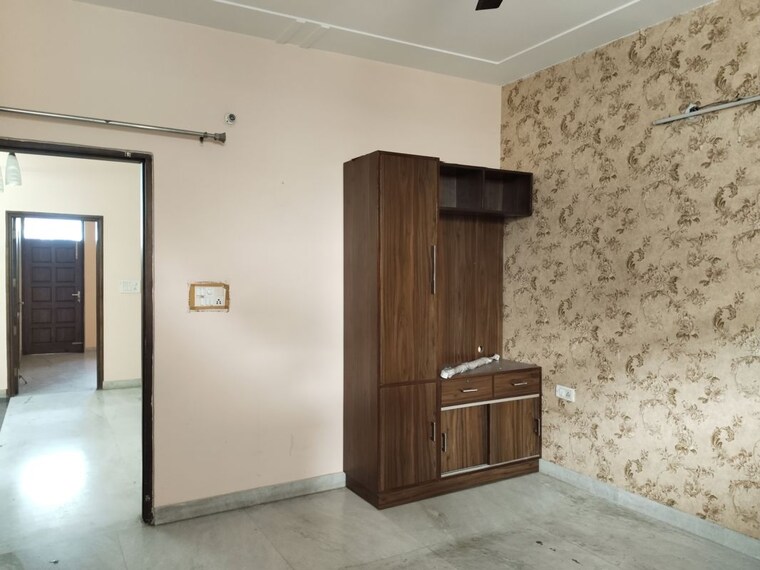 Room, sector 37 3 Bedroom 3150 Sq.Ft. Builder Floor In Sector 37 Faridabad 9737922