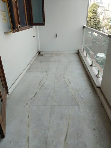 Balcony in 3 BHK Builder Floor at Sector 37 – for Rent