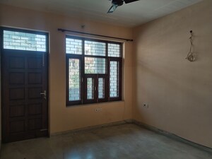 Room in 3 BHK Builder Floor at Sector 37 – for Rent
