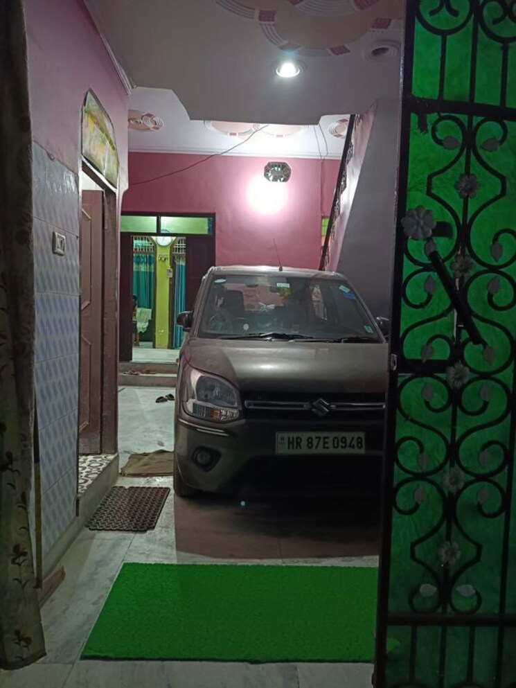 Living Room, sector 7 4 Bedroom 250 Sq.Yd. Independent House In Sector 7 Faridabad 9737932