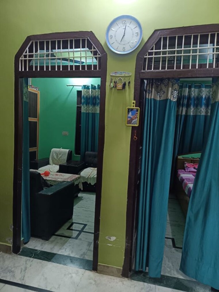 Balcony, sector 7 4 Bedroom 250 Sq.Yd. Independent House In Sector 7 Faridabad 9737932