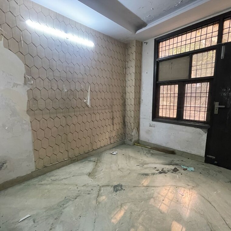 Room, rohini sector 24 3 Bedroom 1100 Sq.Ft. Builder Floor In Rohini Sector 24 Delhi 9737918