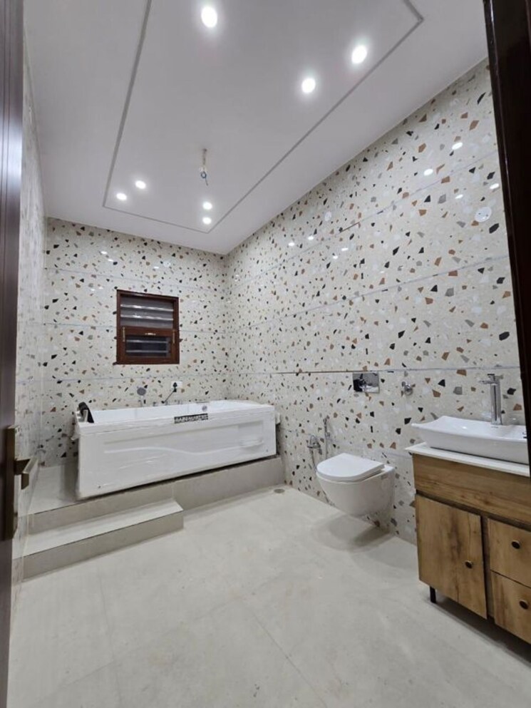 Bathroom, sector 124 5 Bedroom 205 Sq.Yd. Independent House In Sector 124 Mohali 9738055