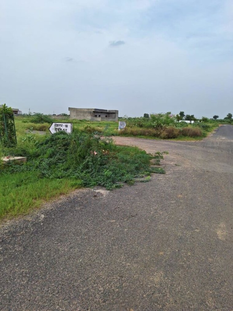 undefined, sector 20 yamuna expressway  500 Sq.Mt. Plot In Sector 20 Yamuna Expressway Greater Noida 9736400