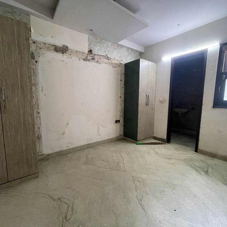 Room, rohini sector 24 3 Bedroom 1200 Sq.Ft. Builder Floor In Rohini Sector 24 Delhi 9738059