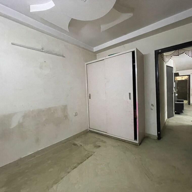 Room, rohini sector 24 3 Bedroom 1200 Sq.Ft. Builder Floor In Rohini Sector 24 Delhi 9738059