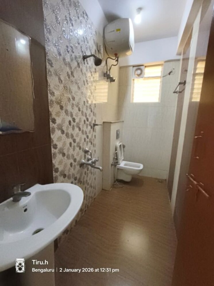 Bathroom, hsr layout 3 Bedroom 1400 Sq.Ft. Builder Floor In Hsr Layout Bangalore 9738171