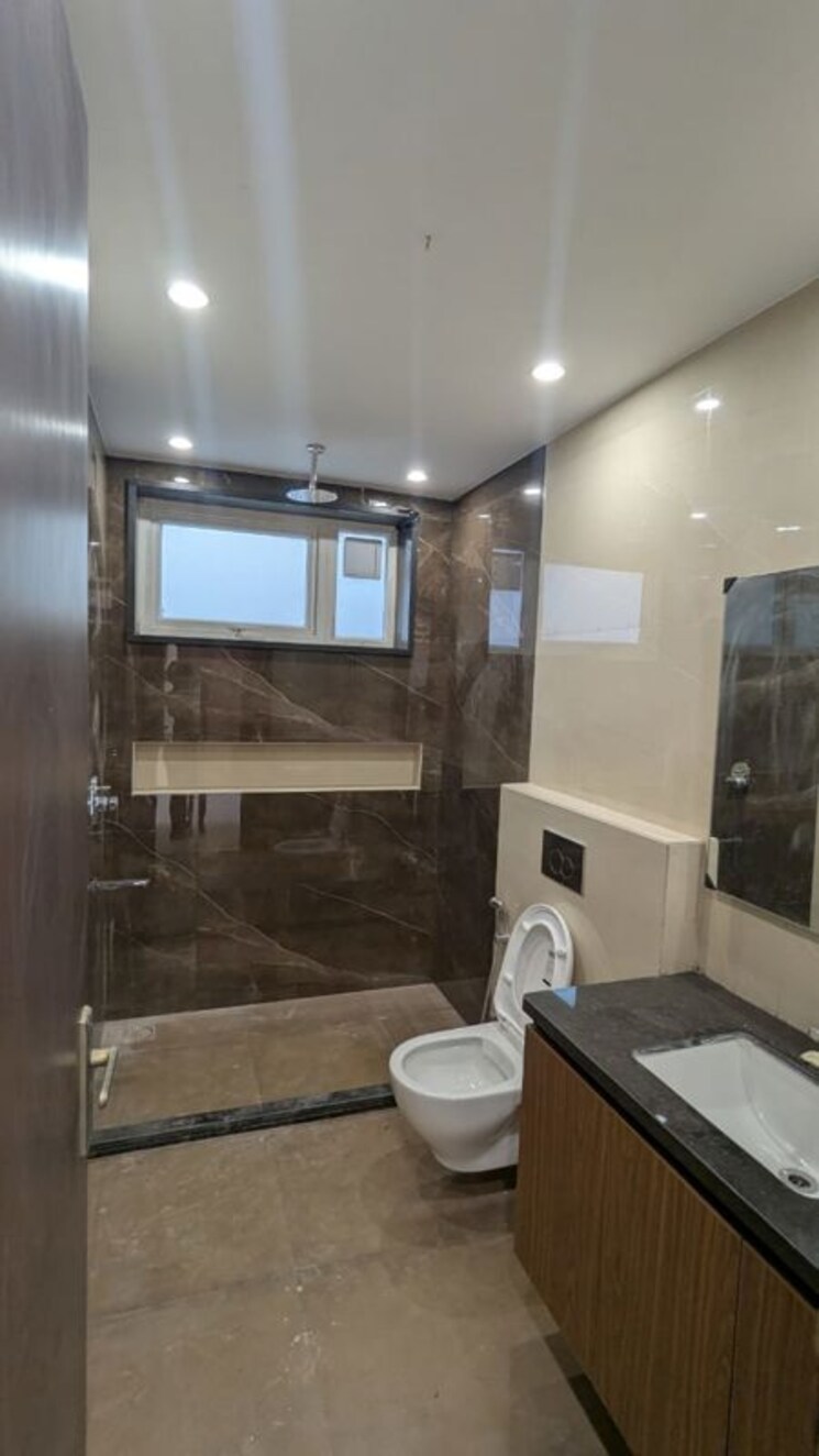 Bathroom, unitech-uniworld-gardens 3 Bedroom 1800 Sq.Ft. Apartment In Sector 47 Gurgaon 9738247