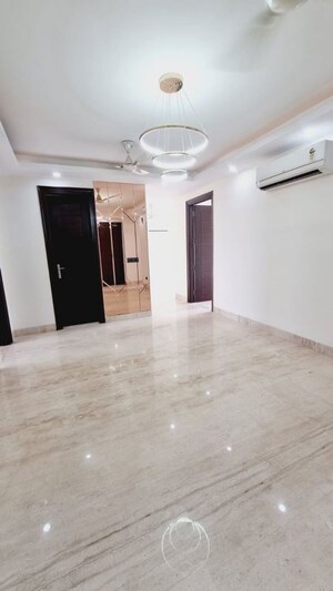 Room in 3 BHK Apartment at Unitech Uniworld Gardens, Sector 47 – for Rent