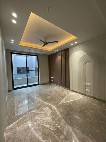 Room in 4 BHK Builder Floor at Chirag Enclave – for Rent