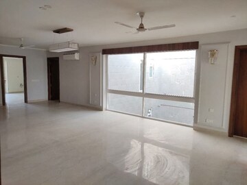 Living Room in 4 BHK Builder Floor at Sector 31 – for Rent