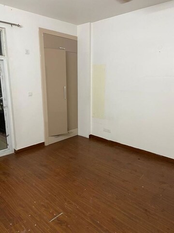 Room in 3.5 BHK Apartment at Emaar Palm Hills, Sector 77 – for Sale