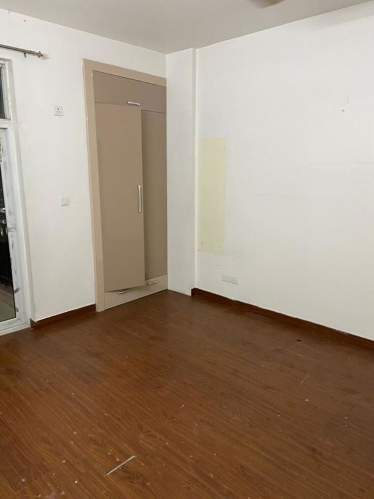 Room, emaar-palm-hills 3.5 Bedroom 1450 Sq.Ft. Apartment In Sector 77 Gurgaon 9738449