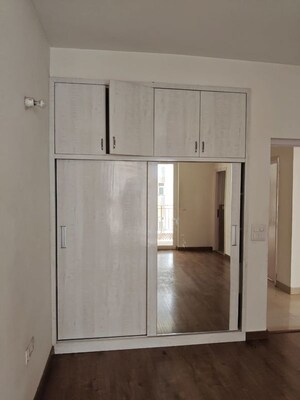 Room in 3.5 BHK Apartment at Emaar Palm Hills, Sector 77 – for Sale