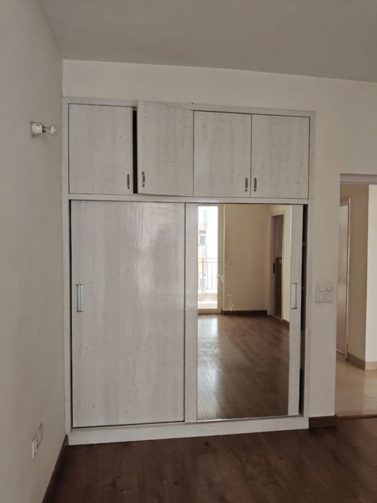 Room, emaar-palm-hills 3.5 Bedroom 1450 Sq.Ft. Apartment In Sector 77 Gurgaon 9738449