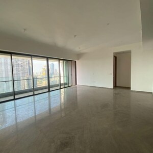 Room in 4 BHK Apartment at Prestige Jasdan Classic, Jacob Circle – for Rent