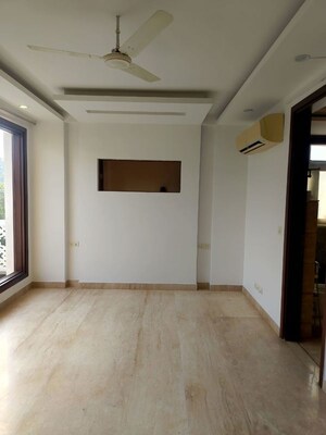 Room in 4 BHK Builder Floor at Safdarjung Development Area – for Rent