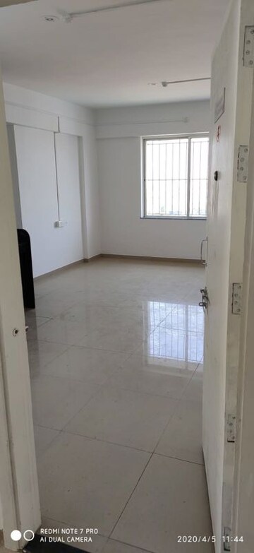 Room in Studio Apartment at Paranjape Richmond Park, Rahatani – for Sale