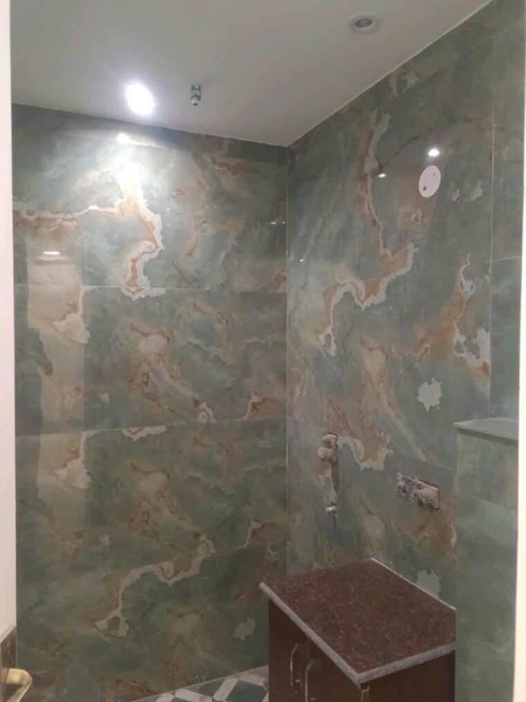 Bathroom, ashoka enclave 3 Bedroom 1800 Sq.Ft. Builder Floor In Ashoka Enclave Faridabad 9738563