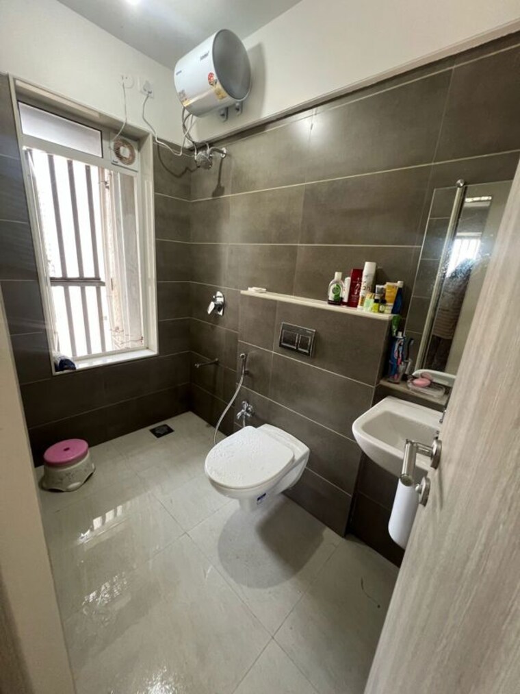 Team Area, rustomjee-aden 2 Bedroom 754 Sq.Ft. Apartment In Bandra East Mumbai 9738609